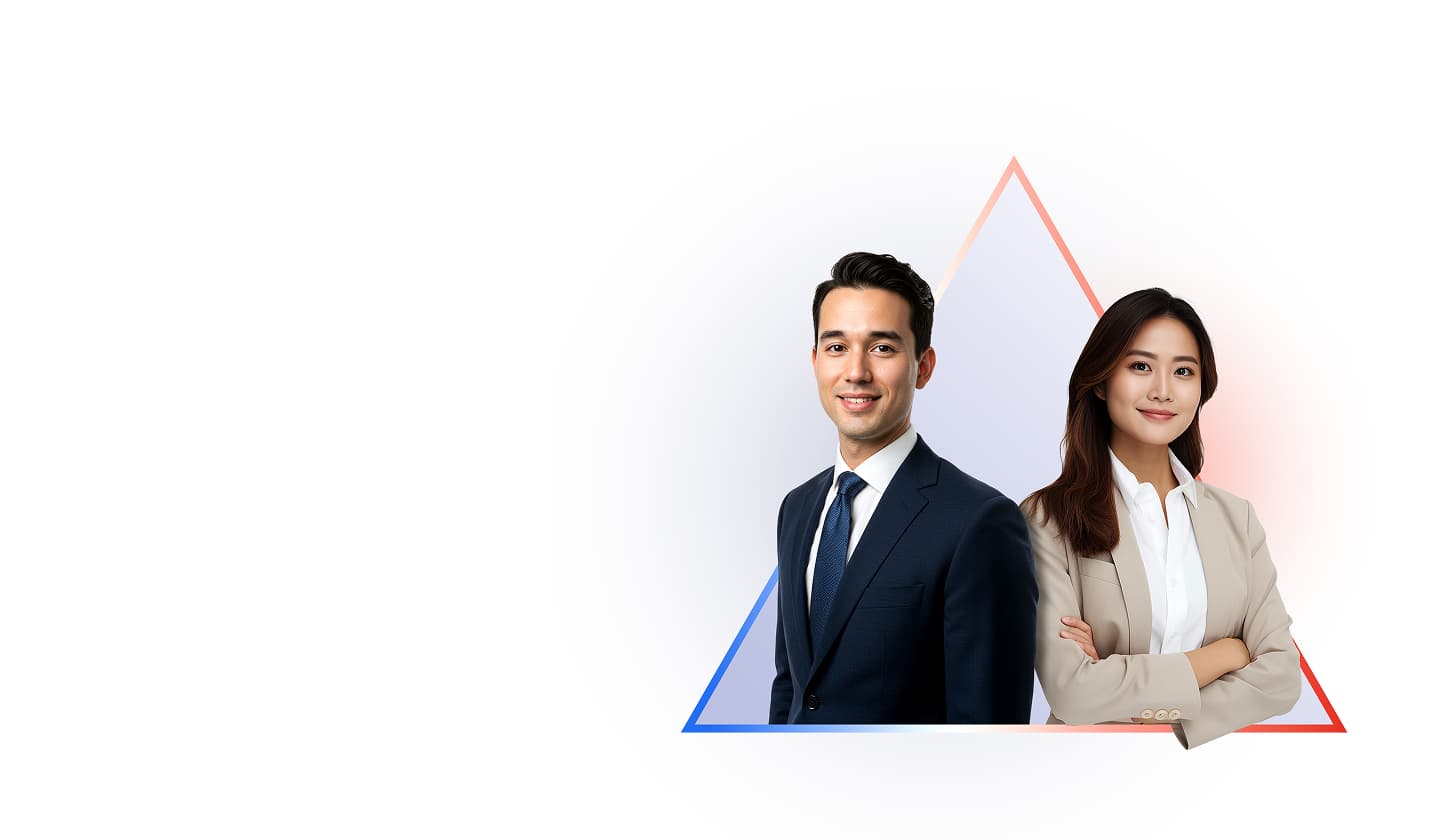 ผู้บริหารชายและหญิงยืนหน้ารูปสามเหลี่ยมในพื้นหลังสีดำของ Thai IOD